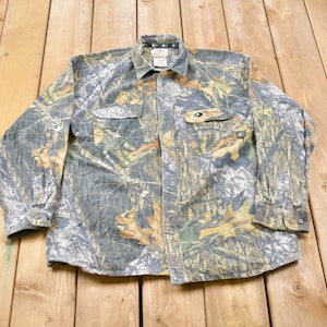 Vintage 1990s Mossy Oak Real Tree Camo Button Up Shirt / 1990s Button Up / Vintage Flannel / Casual Wear / Workwear / Pattern Button Up