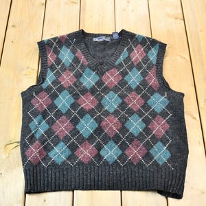 Vintage 1990s Argyle Norman Vance Shetland Wool Knit V-Neck Sweater Vest / 90s Crewneck / Vintage Wool Vest