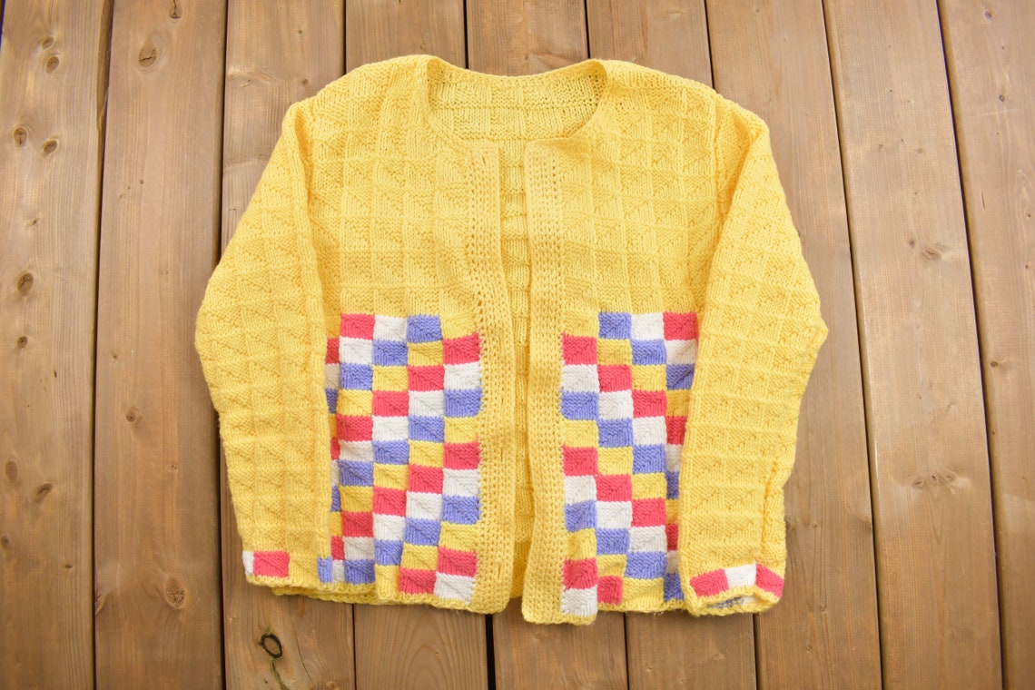 Vintage 1990s Cute Checker Knitted Cardigan Sweater / Grandma / Vintage Cardigan / Button Up / Abstract Pattern, foto 1 di 4