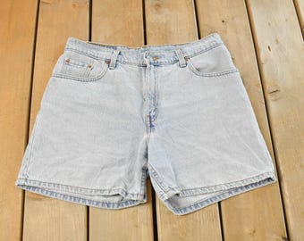 Vintage 1990s Levi's Denim Jean Shorts Women's 32 / Relaxed Fit / 90s Shorts / Denim Shorts / Jorts