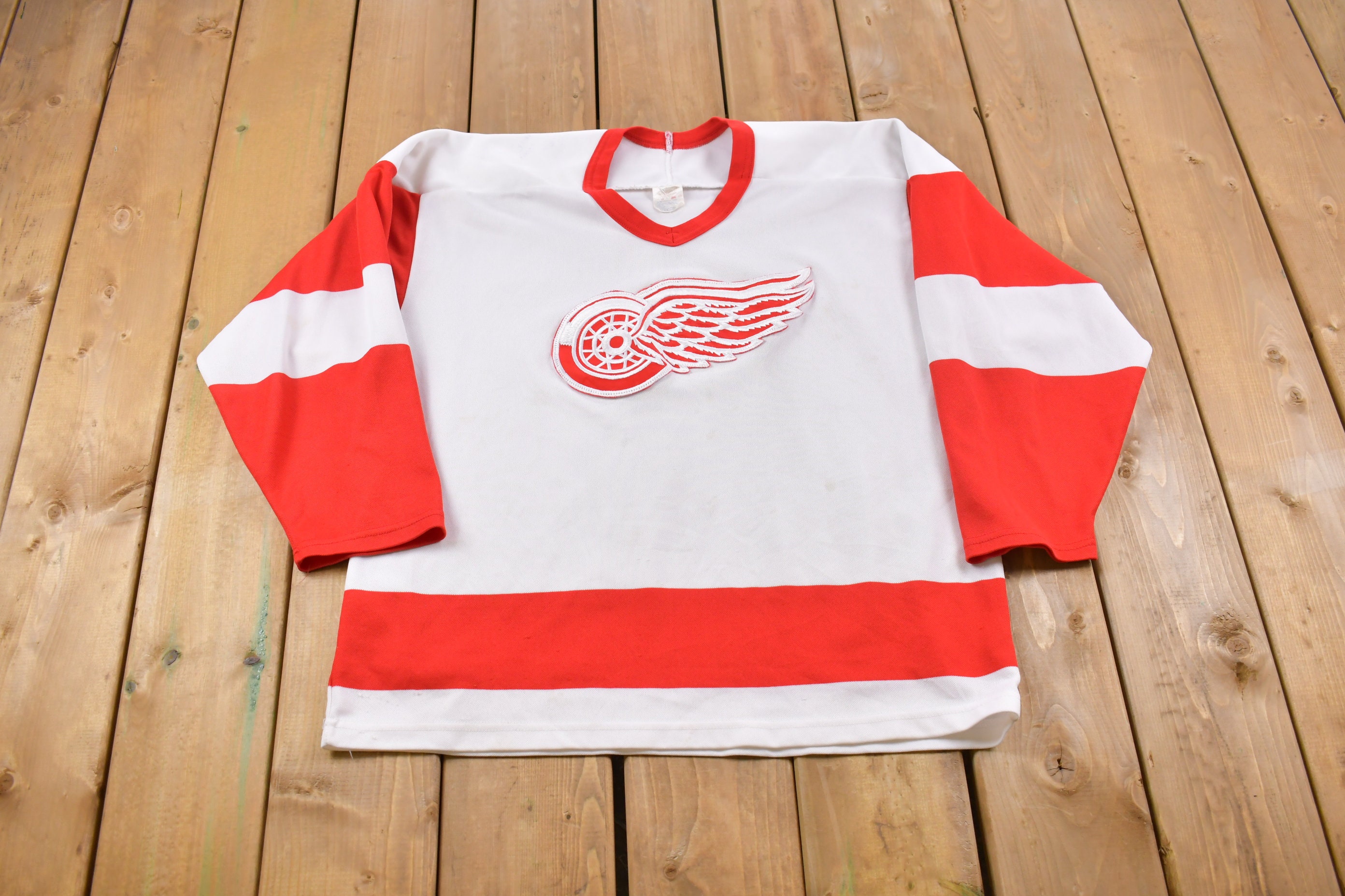 70s Detroit Red Wings Logo Hockey Jersey t-shirt Small - The Captains  Vintage