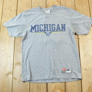 Vintage 1990s Team Nike Michigan Graphic T-Shirt / Swoosh / Nike Swoosh / Nike Vintage / Small Swoosh / Big Swoosh / Nike Check