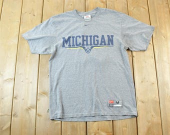 Vintage 1990s Team Nike Michigan Graphic T-Shirt / Swoosh / Nike Swoosh / Nike Vintage / Small Swoosh / Big Swoosh / Nike Check