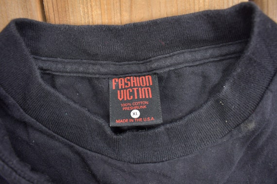 Vintage 1995 Aliens Are Coming Fashion Victim Graphic T