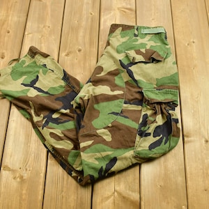 Vintage 90&#39;s Camouflage Cargo Pocket Army Pants Size M Short / Streetwear Fashion / Army Pants / Hunting & Fishing Gear / Military Pant&#39;s