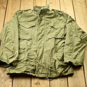Vintage 1980s Military Field Jacket / Button Up Jacket / US Army Green / Vintage Army / Streetwear Fashion / Army Jacket