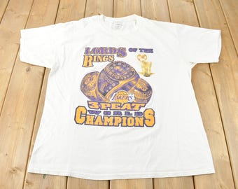 Vintage 2002 Los Angeles Lakers NBA Peat Champs Graphic T-shirt