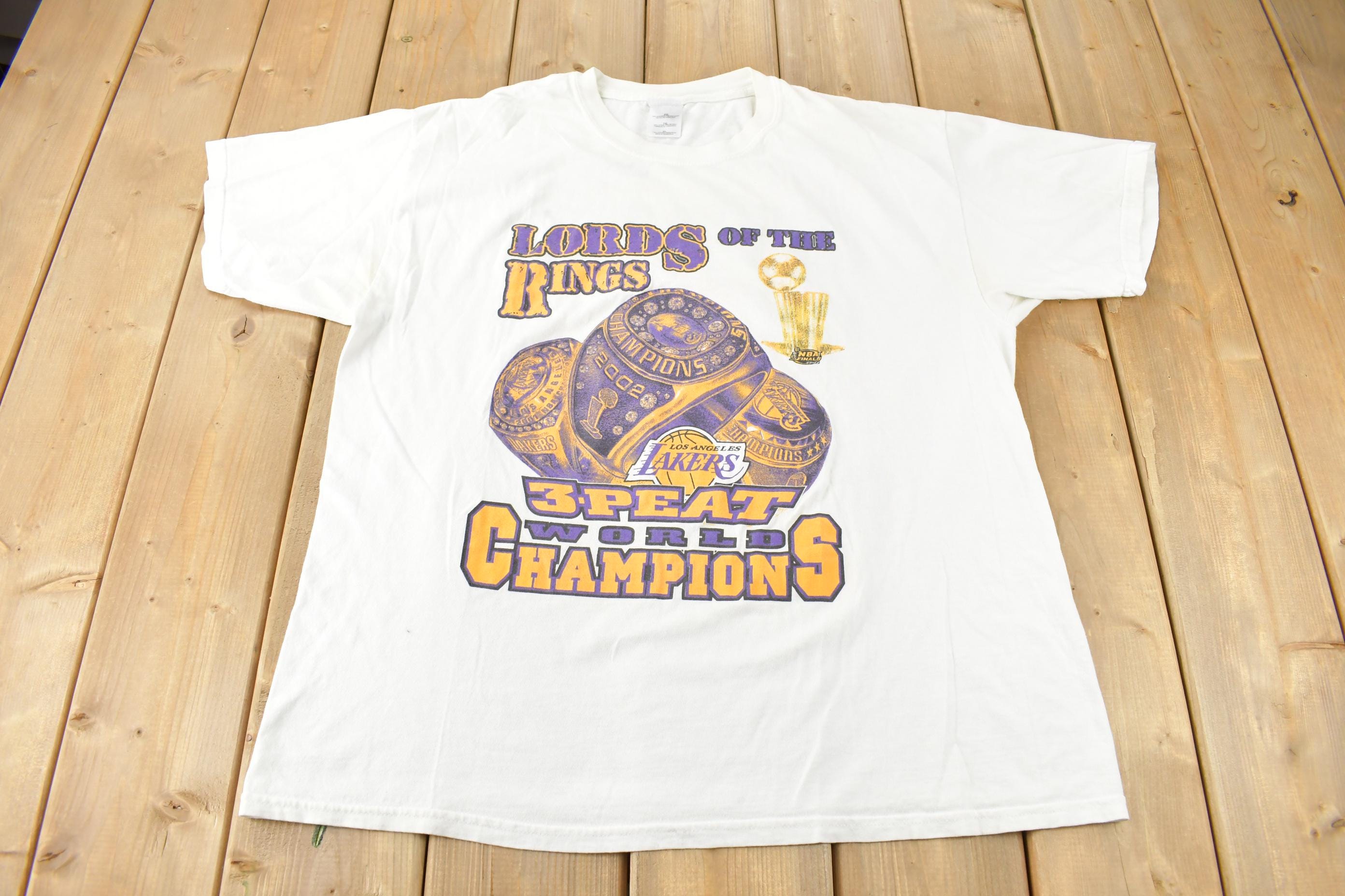 Vintage 2002 Los Angeles Lakers NBA 3 Peat Champs Graphic T