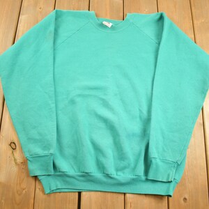 Vintage 1980s Fruit Of The Loom Blank Green Raglan Crewneck Sweatshirt / 80s Crewneck / Made In USA / Athleisure / Streetwear / 80s Blank