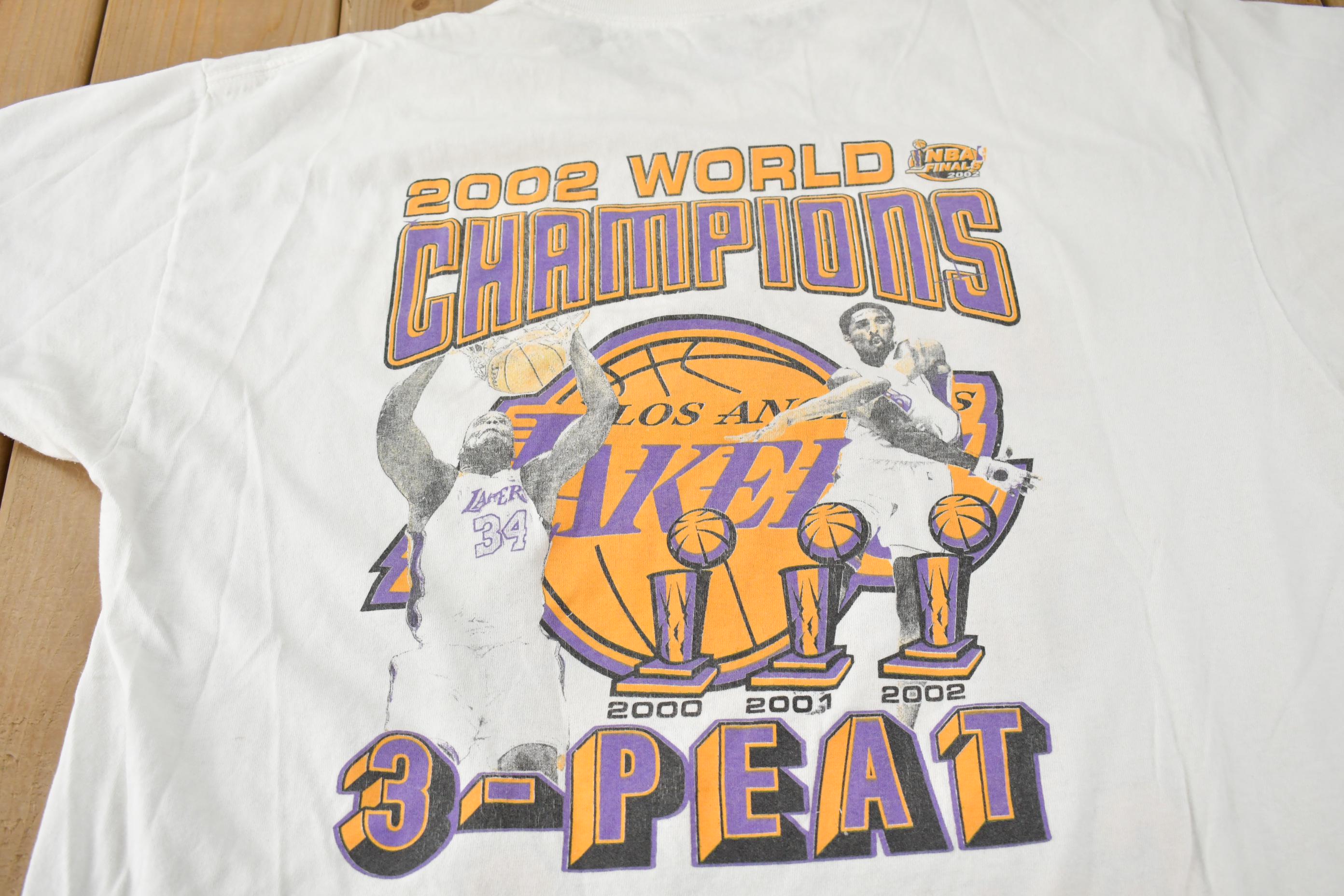 Vintage 2002 Los Angeles Lakers NBA 3 Peat Champs Graphic T