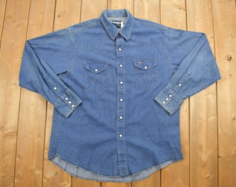 Vintage 1990s Wrangler Western Style Denim Snap Button Shirt / 1990s Button Up / Vintage Cowboy Shirt / Rodeo Shirt / Pocket Shirt