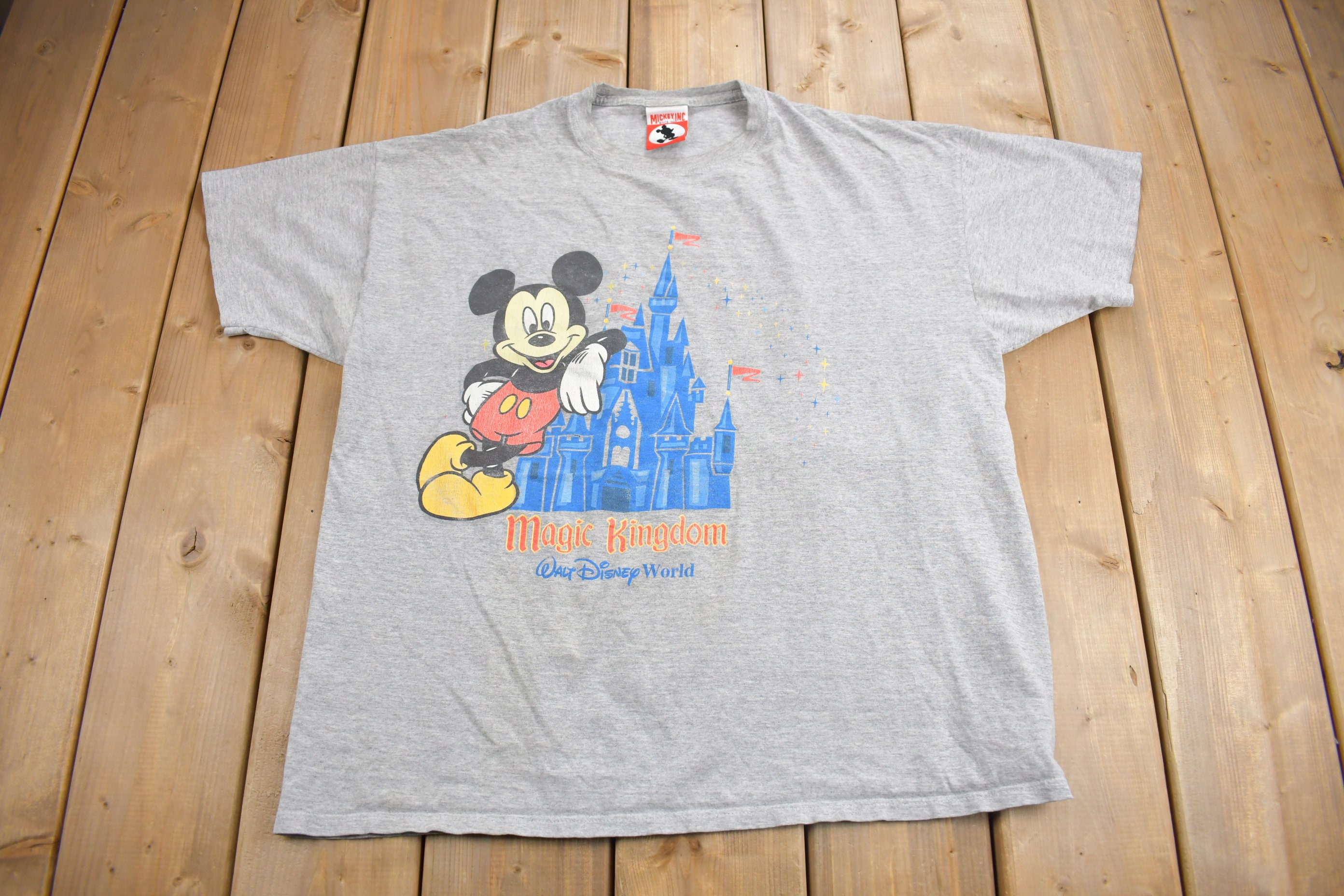 Vintage 1990s Walt Disney World Magic Kingdom T-shirt / 90s 