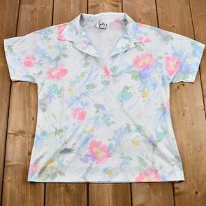 Vintage 1960s Pastel Floral Polyester Short Sleeve Blouse / Retro Fashion / Beachwear / Vintage Womenswear / Made in USA