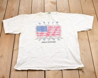 T-shirt vintage anni '90 Levi's con grafica della bandiera americana / Streetwear / Stile retrò / Made in USA / Maglietta grafica anni '90