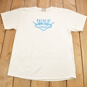 Vintage Y2K Nike Big Logo Graphic T-Shirt / Streetwear / Vintage Athleisure / Nike Tee / Vintage T Shirt / Vintage Sportswear