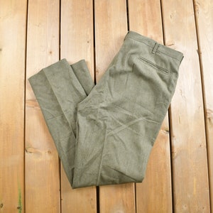 Vintage 1970s Green Pleated Trousers Size 35 x 30.5 / Streetwear Fashion / True Vintage / 70s Pants / Fatigues