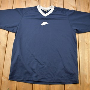 Nike centre logo t shirt new arrivals