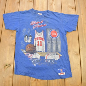 Vintage 1990s Detroit Pistons NBA Embroidered Graphic T-Shirt / Made In USA / Single Stitch / NBA Basketball / Nutmeg Sportswear