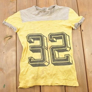Vintage 1970s Baby Tee 32 Graphic T-Shirt / Streetwear / Retro Style / Single Stitch / Made In USA / 70s Graphic Tee