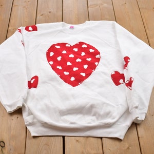Vintage 1990s Heart theme Crewneck Sweater / 90s Crewneck / Grandma Sweater / Streetwear / Valentines Day Theme / Love Theme