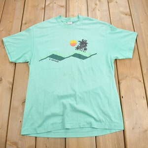 Vintage 1980s Hawaii Graphic Souvenir T Shirt / Streetwear / Made In USA / Vacation Tee / Travel T Shirt / Single Stitch