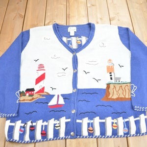 Suéter de punto bordado con temática de faro vintage de los años 90 / Suéter bonito / Patchwork / The Quacker Factory