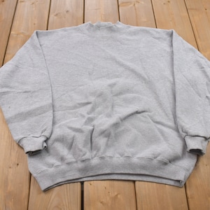 Vintage 1990s Chic Blank Grey Crewneck Sweatshirt / 90s Crewneck / Made In USA / Essential / Streetwear / 90s