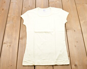 Vintage 1970s Basic Beige T-Shirt / Graphic / 80s / 90s / Streetwear / Retro Style / Single Stitch / Made In Hong Kong / Woman's Tee