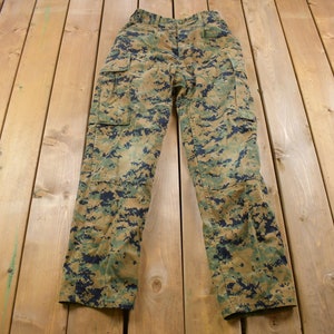 Pantalones cargo con bolsillos de camuflaje digital estilo militar de EE. UU. vintage, 28 x 32 / Ropa de calle / Pantalones militares / Pantalones cargo vintage /