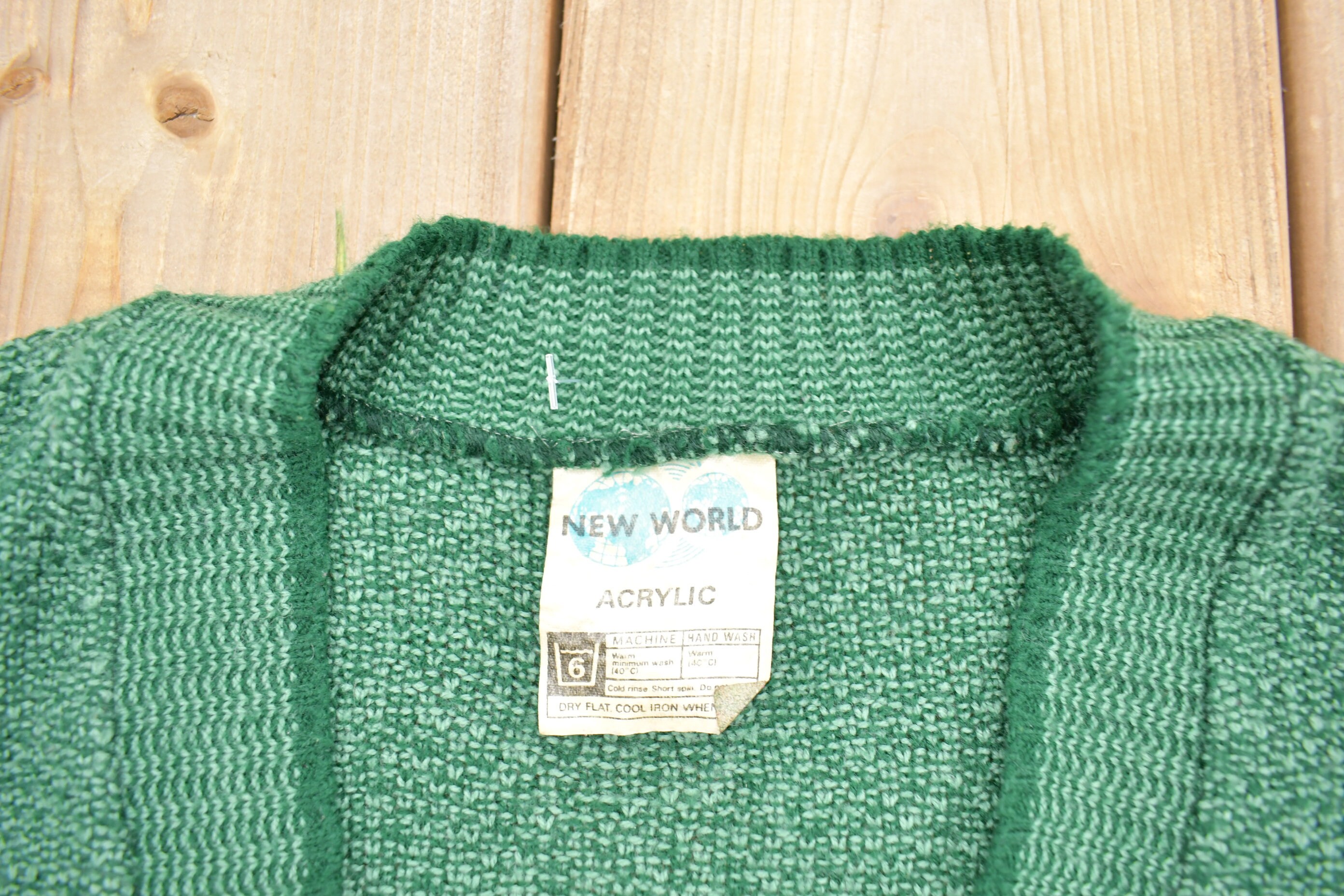Vintage 1970s New World Acrylic Cardigan Sweater / Vintage Vintage 1970s New World Acrylic Cardigan Sweater / Vintage