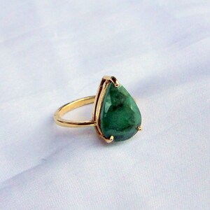 Vintage 18K Gold Natural Pear Emerald Ring 13095