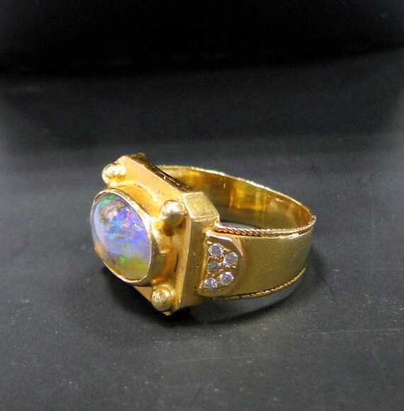 Opal Ring Vintage 18 K solid gold black opal Diamo