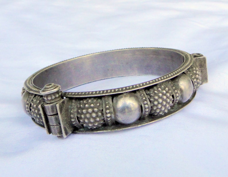 Vintage Ethnic Sterling Silver Bangle Old Silver Bracelet 13124