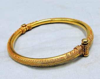 Radiant Elegance: Handcrafted 22K Gold Bangle