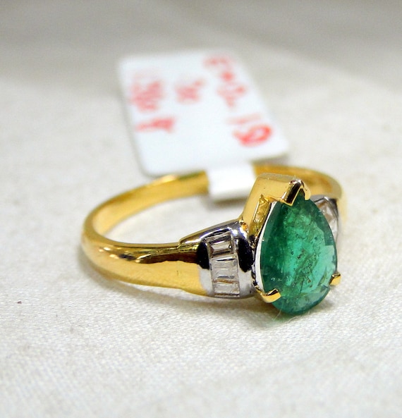 18 K Gold Natural Emerald Diamond engagement ring… - image 2