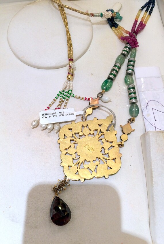 Gold pendant choker necklace deals