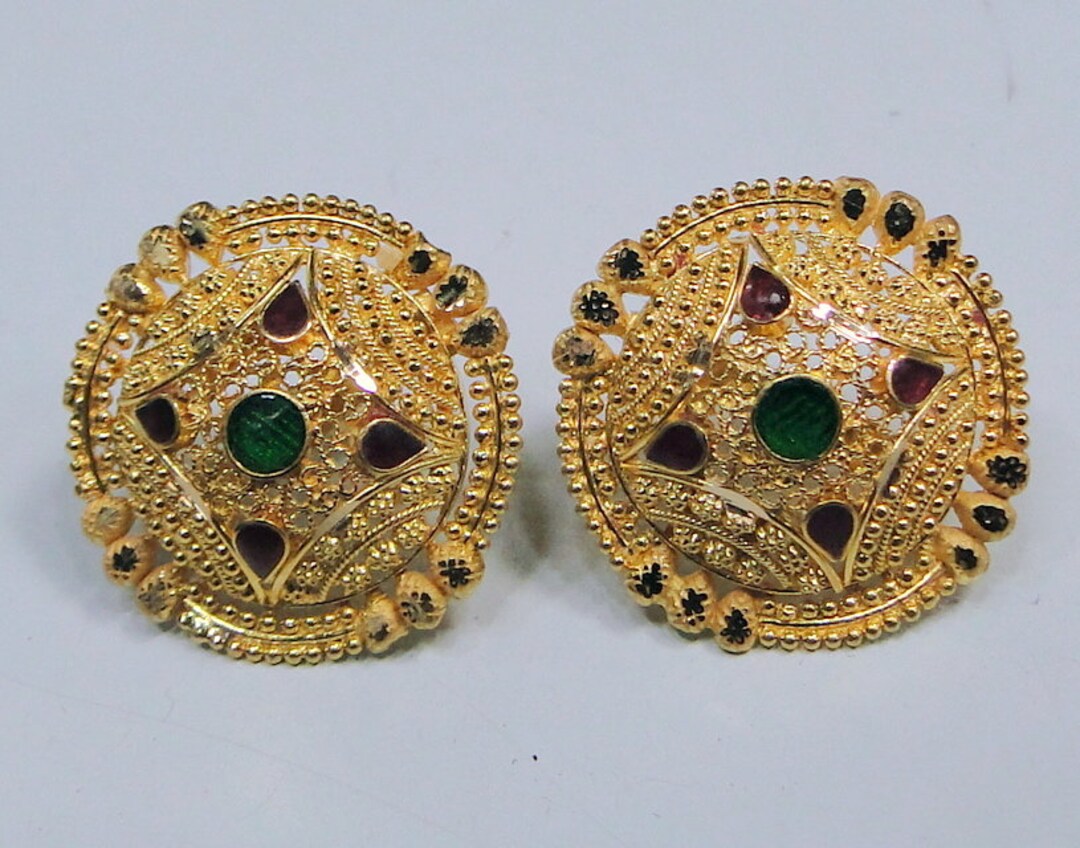 Gold earrings outlet under 20000