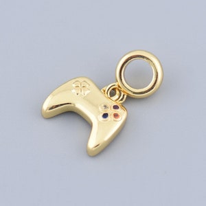 Delicado colgante de mando a distancia para juegos, chapado en oro de 18 quilates, dijes para juegos, regalo para hermano, para hacer joyas tú mismo, 13,5 x 12 mm