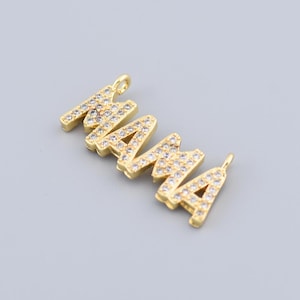 Colgante MAMA de oro con cristales: un amuleto encantador para collares o bisutería, 27,3 x 12,4 mm