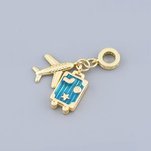 Avontuurlijke reishanger in goud met blauw geëmailleerde koffer - reislustsymbool voor ontdekkingsreizigerskettingen, 19 x 10 mm