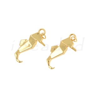 Colgante de caballito de mar de latón, Colgante de caballito de mar chapado en oro, Amuleto de caballito de mar, Joyas de oro, Joyería simple, 29x14mm