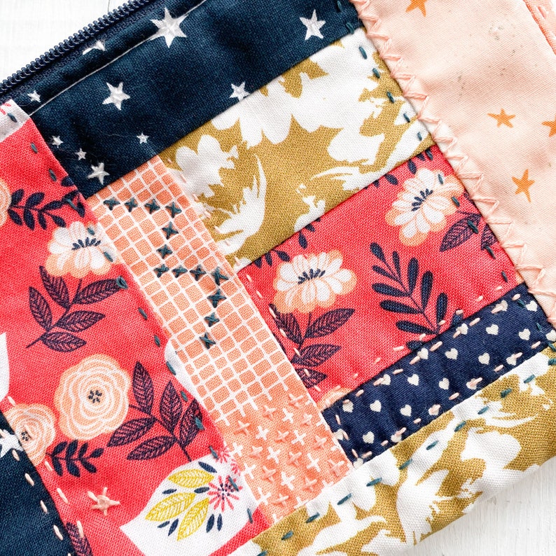 Handmade Peach and Navy Floral Patchwork Zip Pouch Makeup Bag Purse 18cm x 13cm Zip 100% Cotton Hand Quilted Embroidered Bild 5