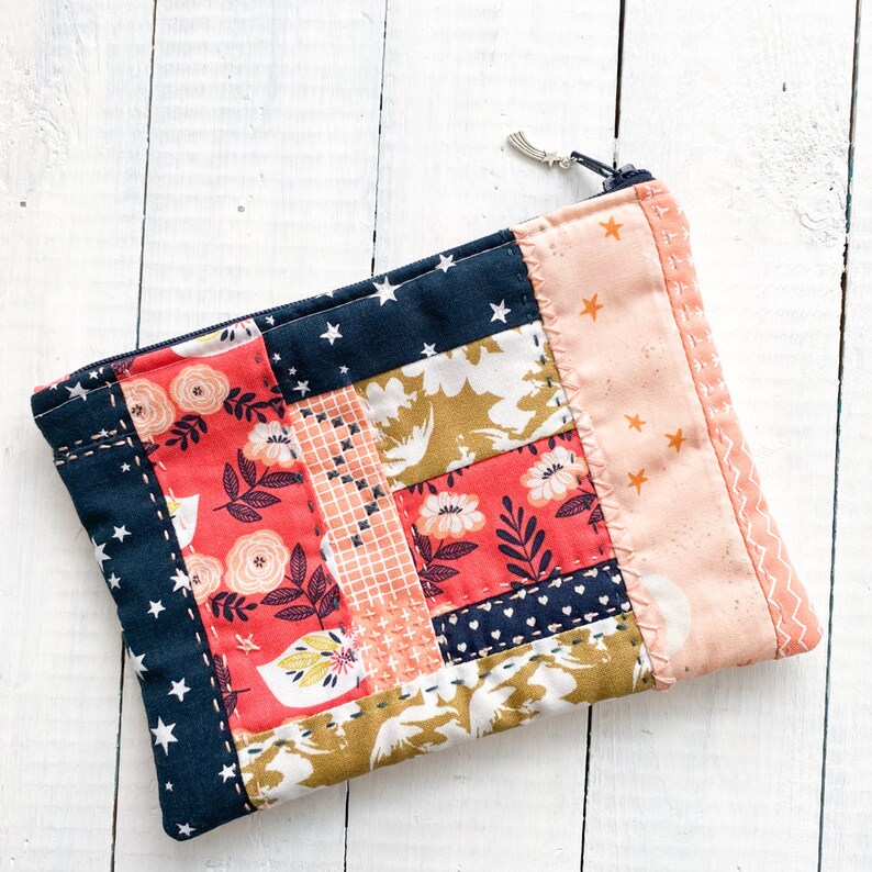 Handmade Peach and Navy Floral Patchwork Zip Pouch Makeup Bag Purse 18cm x 13cm Zip 100% Cotton Hand Quilted Embroidered Bild 2