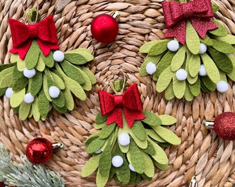 Handmade Felt Mistletoe • Christmas Mistletoe with Bow • Holiday Decor • Christmas Decoration • Holiday Gift