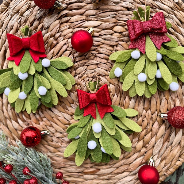 Felt Mistletoe • Handmade Mistletoe • Mistletoe With Bow • Hanging Mistletoe • Christmas Decor • Holiday Decor • Christmas Gift