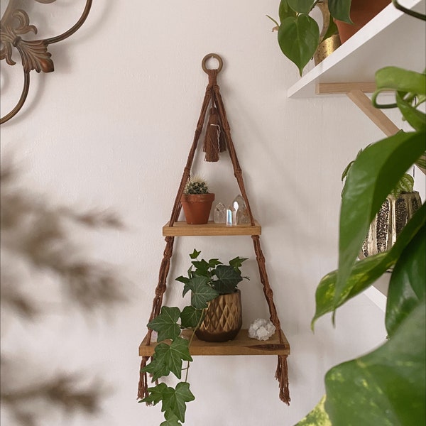 Dubbel hangend macramé plantenrek | Macramé muur opknoping | Plantenhanger | Boho-huisdecoratie | Hangende plank