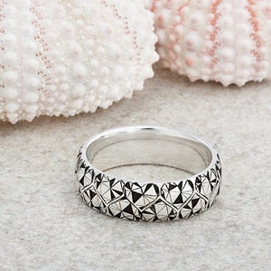 Geometric Heart Designed Laser Engraved Ring