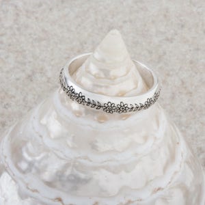 Floral Doodle Designed Decorative Laser Engraved Ring