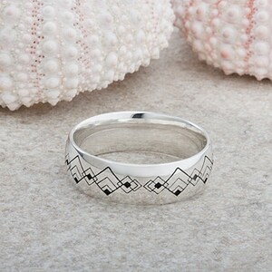 Art Deco Geometric Design Laser Engraved Ring