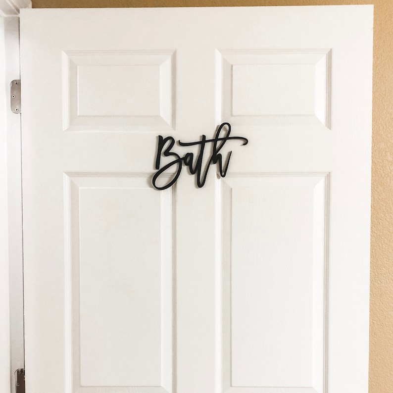 Modern farmhouse decor ideas are a hot commodity. Because let's face it, decorating a modern farmhouse {or any other house} can seem overwhelming to most of us. This bath sign is a must!